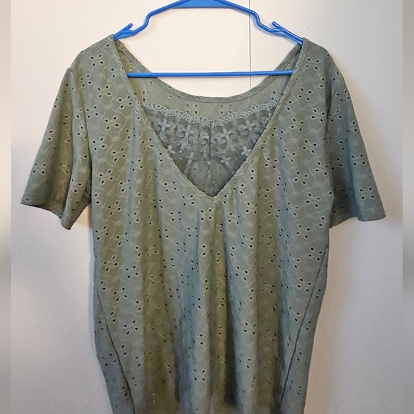 Green medium tee - Picture 3 of 3